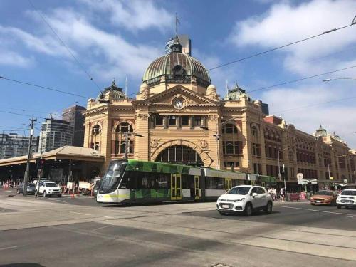 KozyGuru Abbotsford Cosy 1Bed Apt VAB813C — 4-Star Luxury Hotel in Melbourne, Australia
