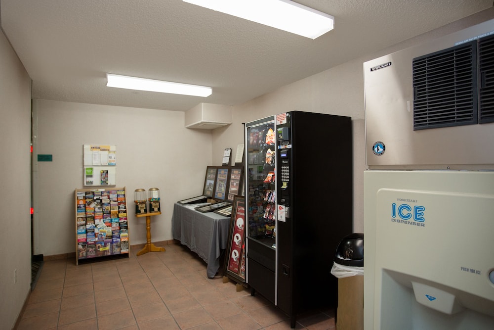 Vagabond Inn Executive Green Valley - photo 25