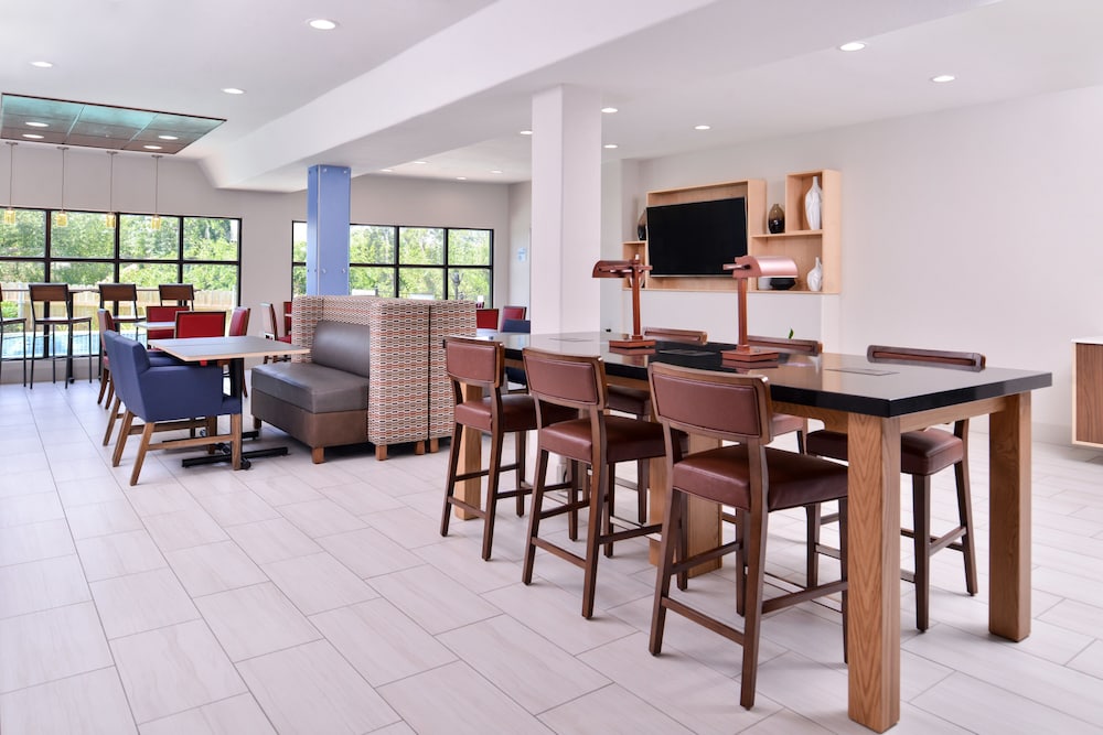 Holiday Inn Express Hotel & Suites Elgin by IHG - photo 35