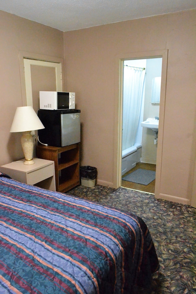 Innkeeper Motel - photo 35