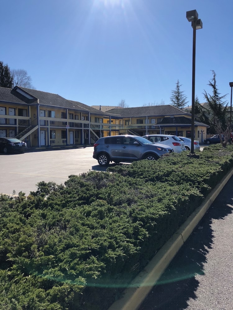 Sumner Motor Inn - photo 20