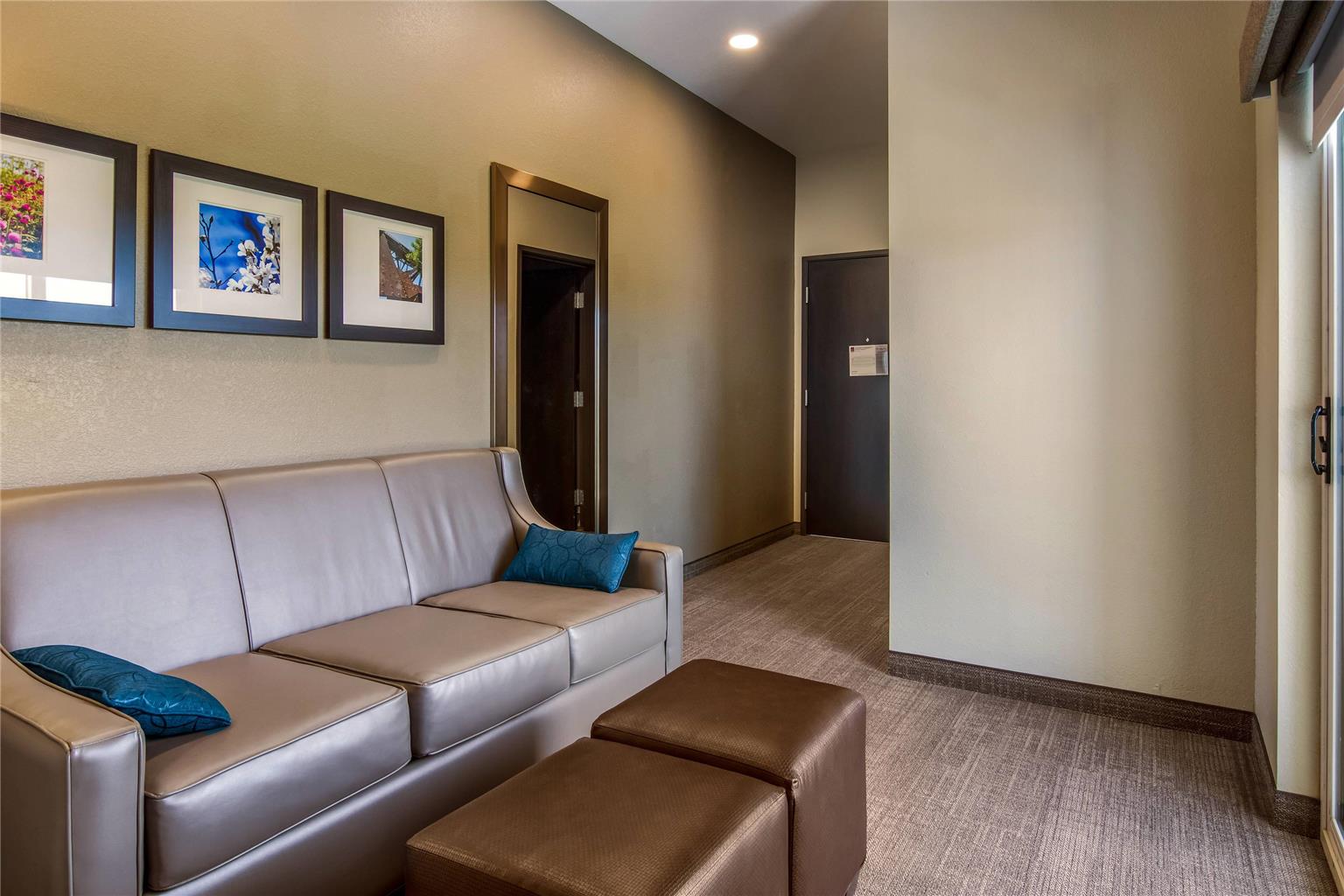 Comfort Suites Brunswick Town Center - photo 17