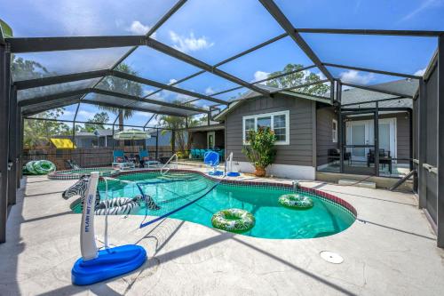 4 Br Sleeps 10 Private Pool Putt Putt Dog Friendly — 4-Star Luxury Hotel in Bradenton, United States