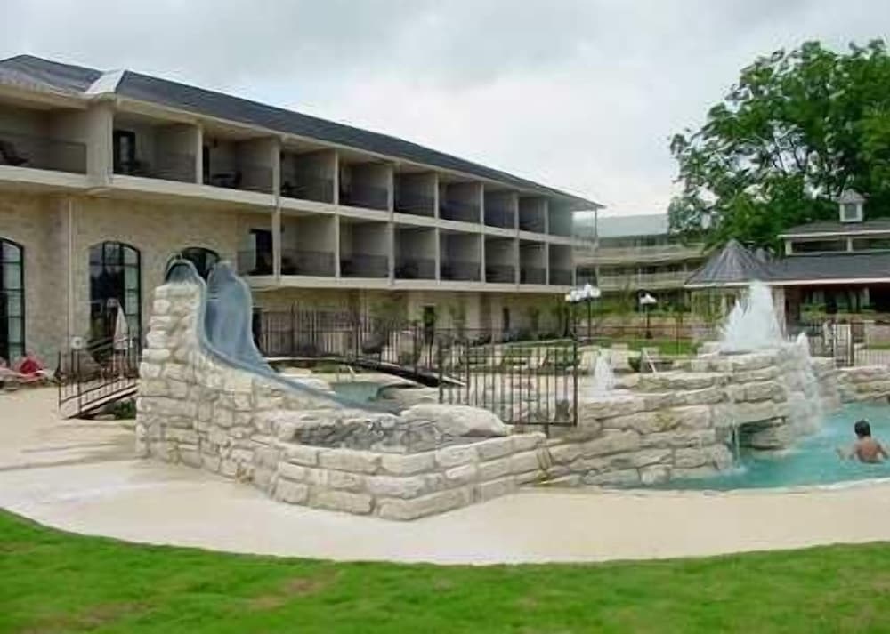 Hampton Inn & Suites Fredericksburg - photo 30
