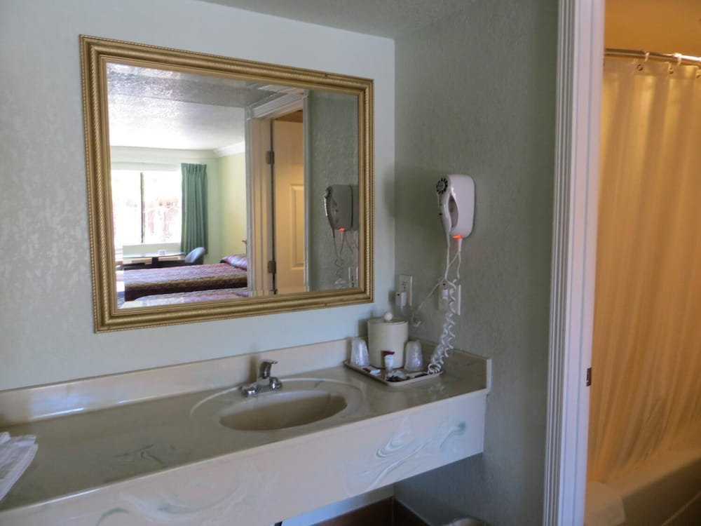 Azusa Inn Motel - photo 26