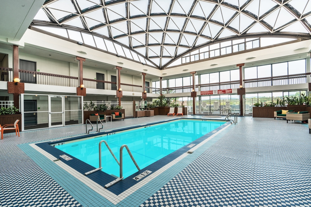 Holiday Inn & Suites Pittsfield Berkshires by IHG - photo 23
