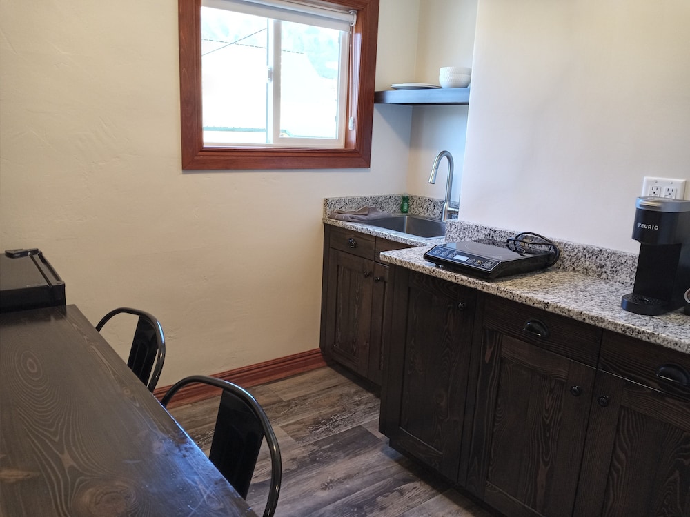 Yellowstone Riverside Cottages - photo 43