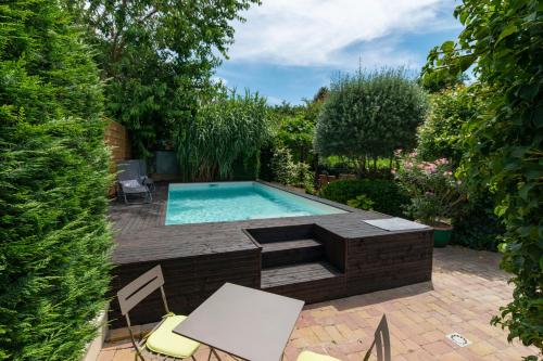 Hibiscus House — 4-Star Luxury Hotel in Carcassonne, France