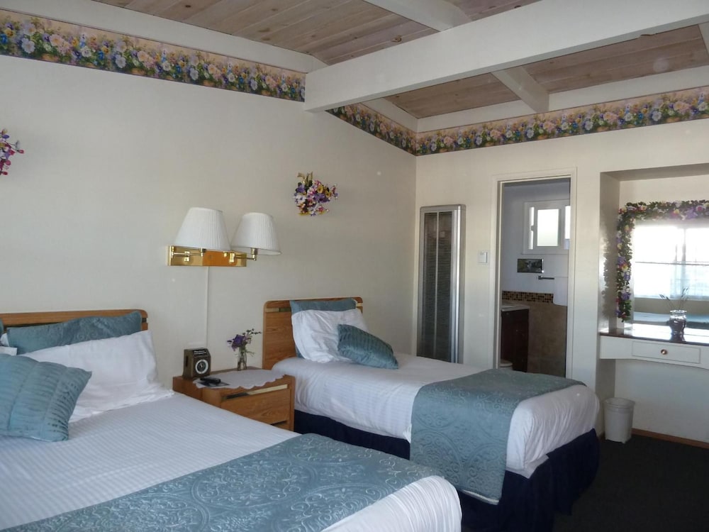 Sundown Inn - photo 17