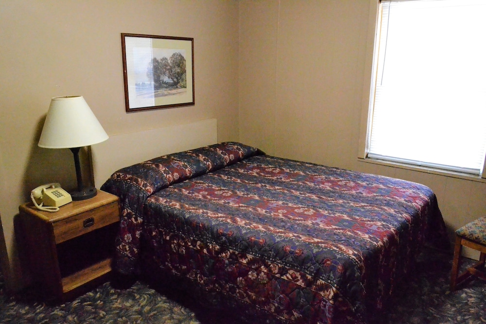 Innkeeper Motel - photo 18