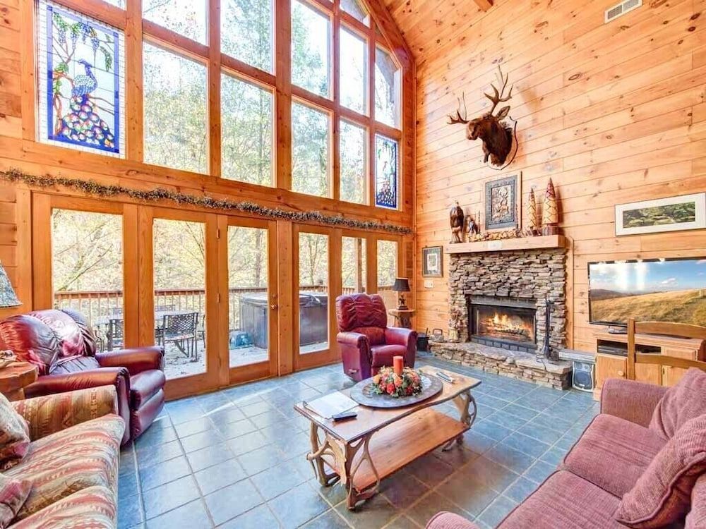 Rivers Edge - carbon neutral hotel in Sevierville
