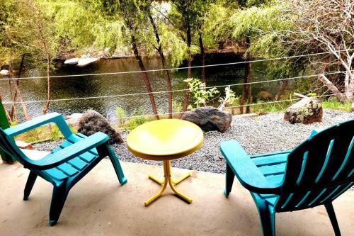 Retro Casita On The River Only 1 Min To Snp Gate Riverfront With Swimming — Three Rivers