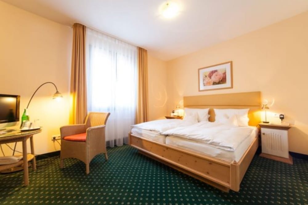 Landhotel Der Schwallenhof — Bad Driburg — photo 3
