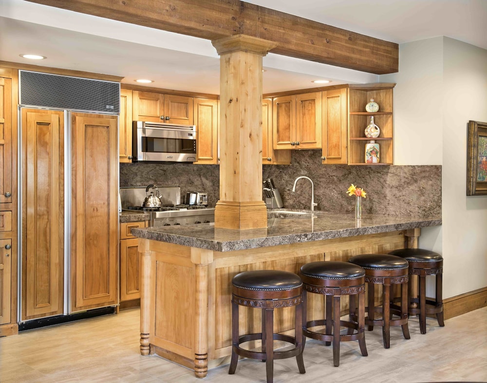 Three Bedroom Suite 3 Apartment Hotel by Redawning - photo 5