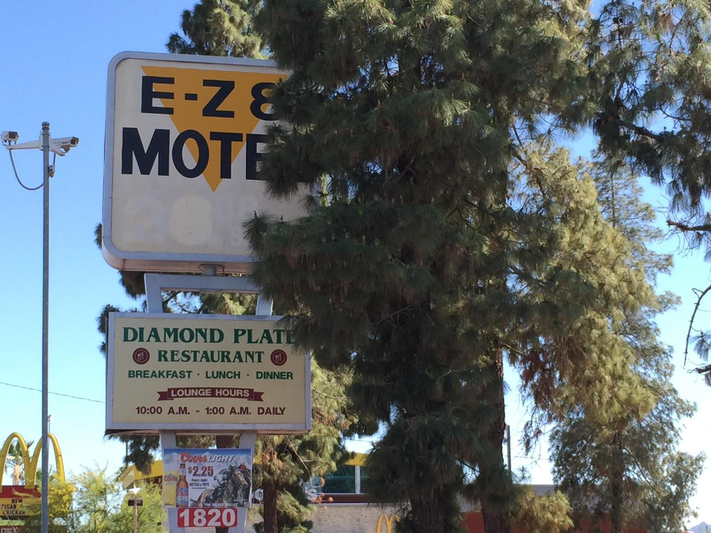 E Z 8 Motel Phoenix Airporter - carbon neutral hotel in Phoenix