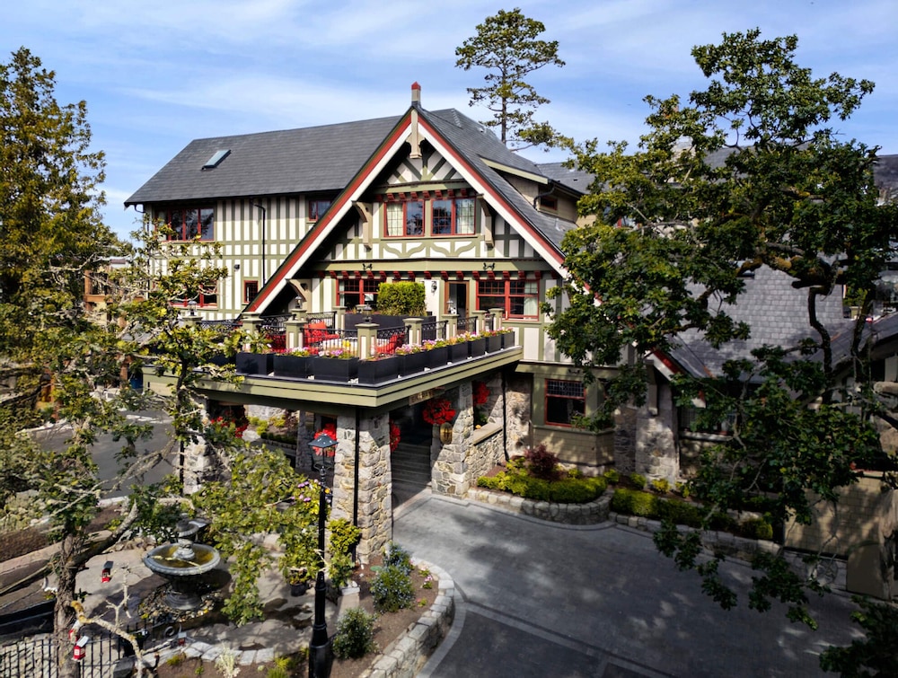 The English Inn and Resort in Victoria, Canada