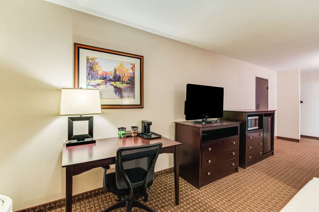Clarion Hotel Convention Center - photo 12