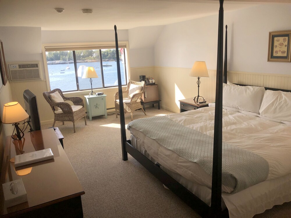 Bluebird Ocean Point Inn - photo 36