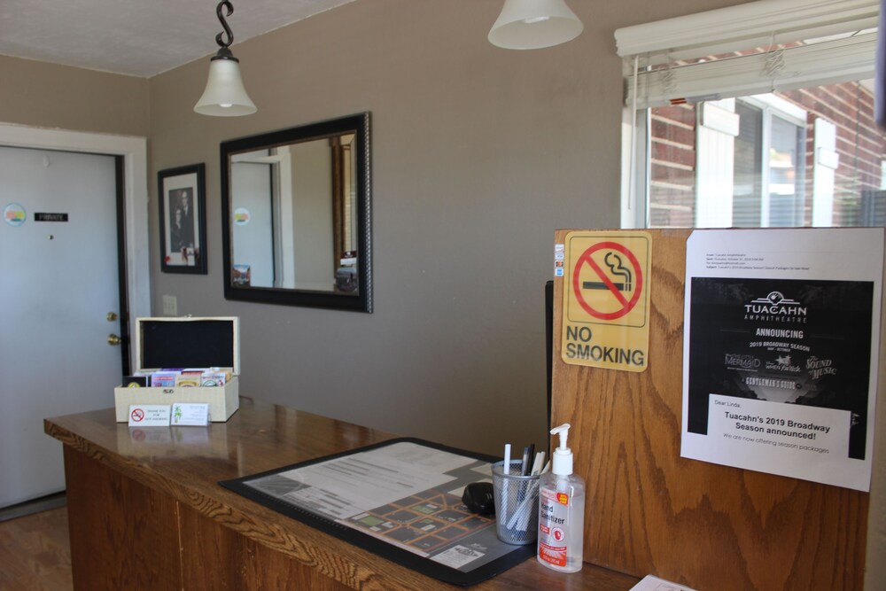 Dixie Palms Motel - photo 3