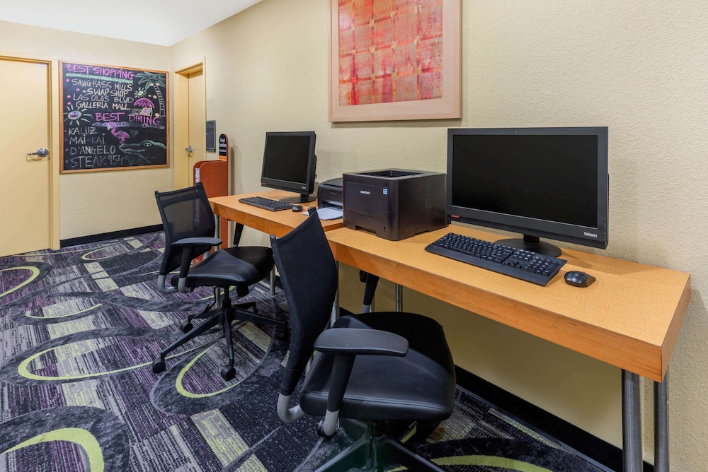 La Quinta by Wyndham Fort Lauderdale Pompano Beach - photo 30