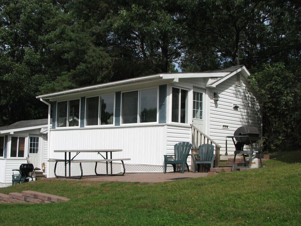 West Winds Motel & Cottages - photo 42