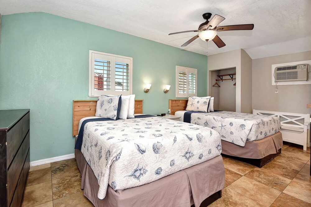 Shoreline Suites & Cabana Cottages - photo 30