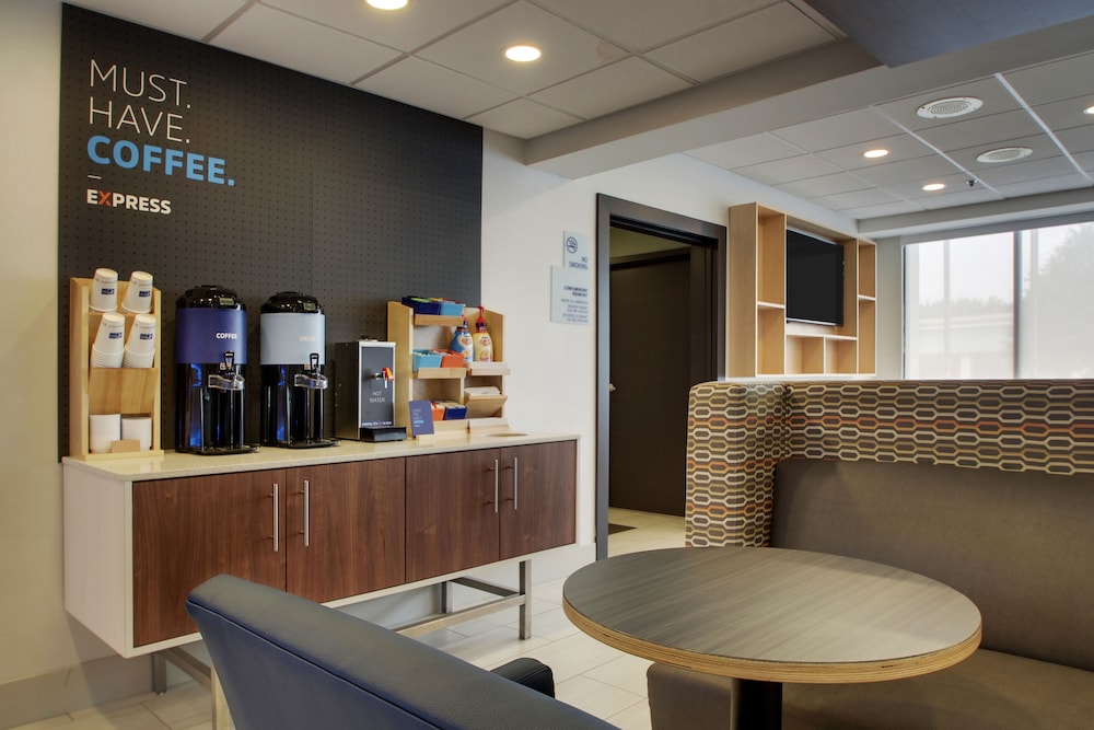 Holiday Inn Express Voorhees Mt. Laurel by IHG - photo 15