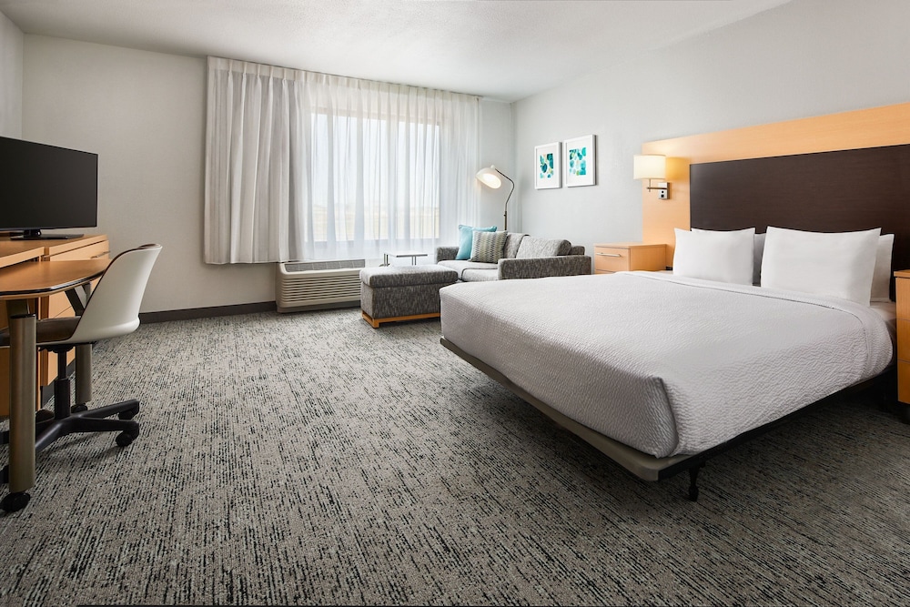 TownePlace Suites Garden City - photo 5