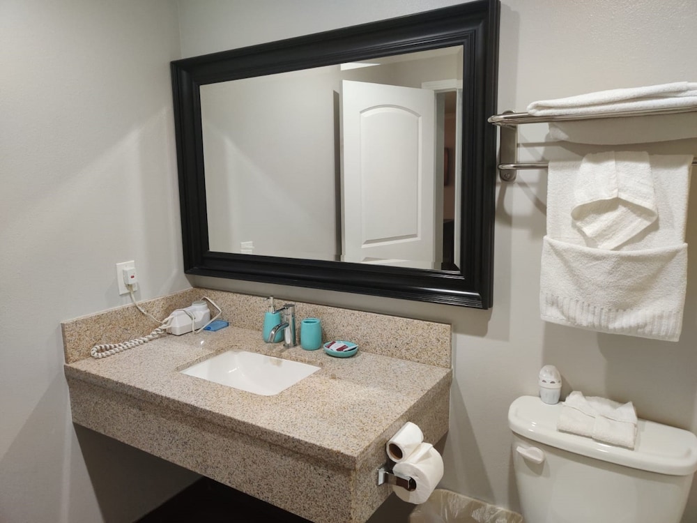 Lyfe Inn & Suites By Aga Lax Airport - photo 31