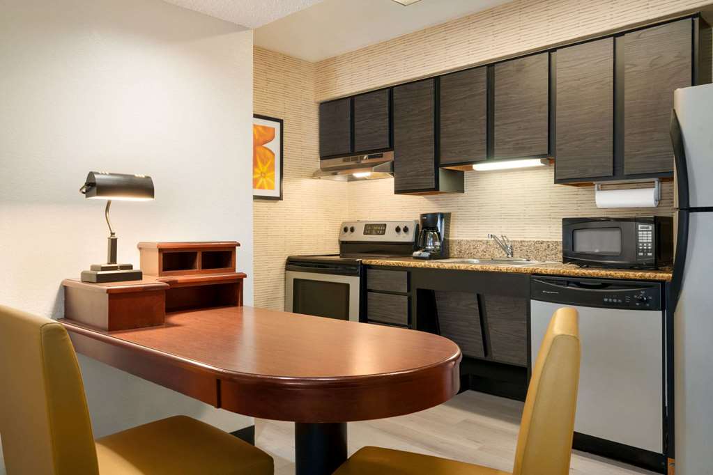 Hawthorn Suites by Wyndham Tinton Falls - photo 17