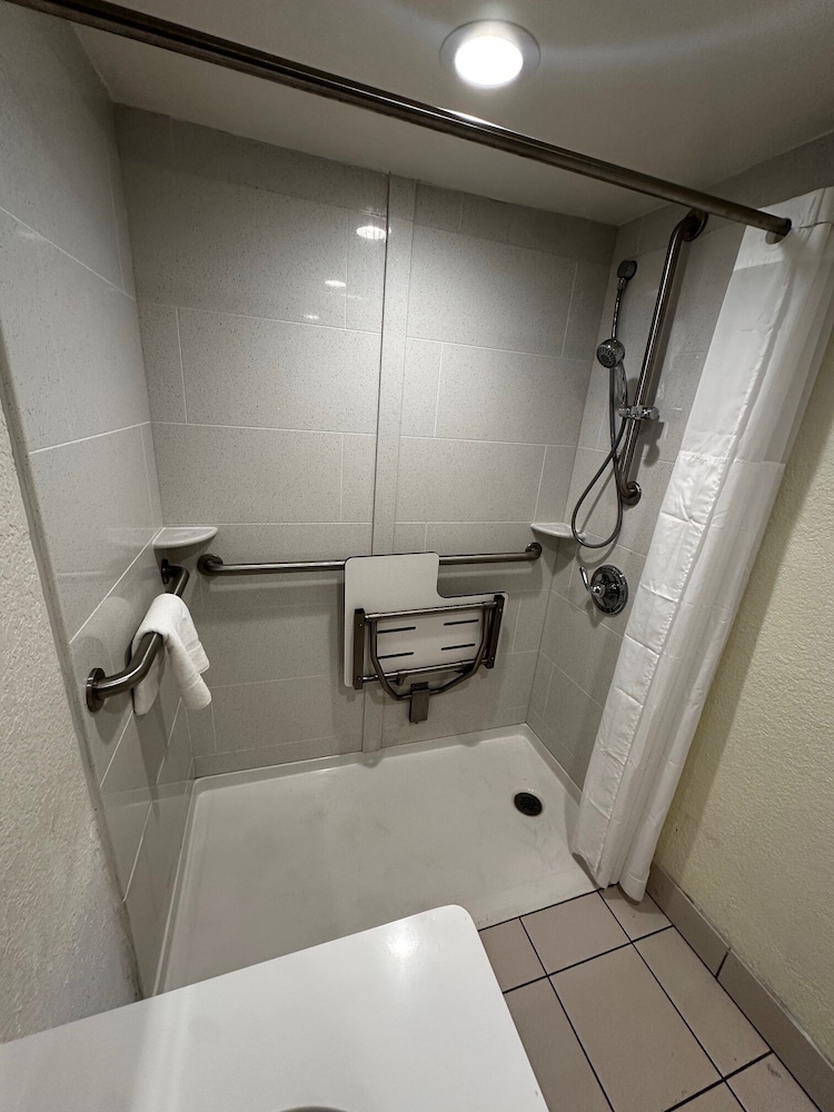Ramada by Wyndham Virginia Beach - photo 31