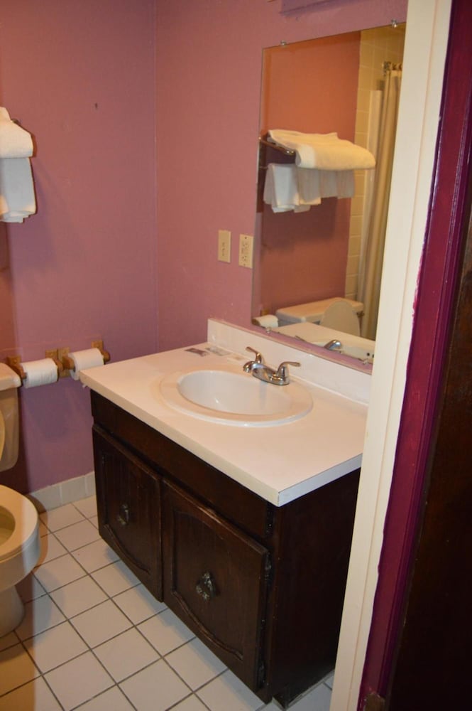Budget Inn of Claypool Hill - photo 23