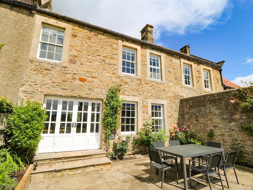Hall Cottage — 5-Star Luxury Hotel in Richmond, United Kingdom