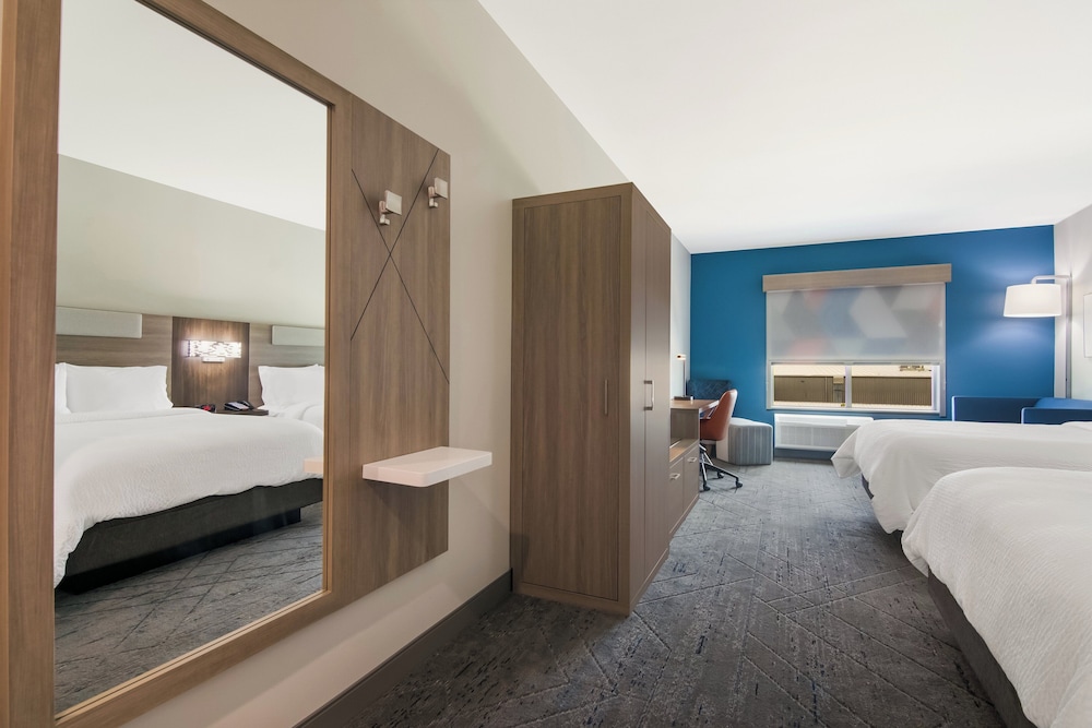 Holiday Inn Express & Suites Springdale Fayetteville Area - photo 16