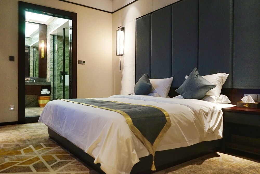 Hairun Hotel — hotel in Shantou