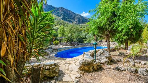 Cortijo y Estudio Montecorto by Ruralidays — 4-Star Luxury Hotel in Montecorto, Spain
