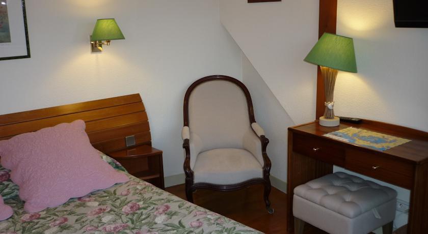 Hotel Des Trois Fontaines in Locmariaquer, France