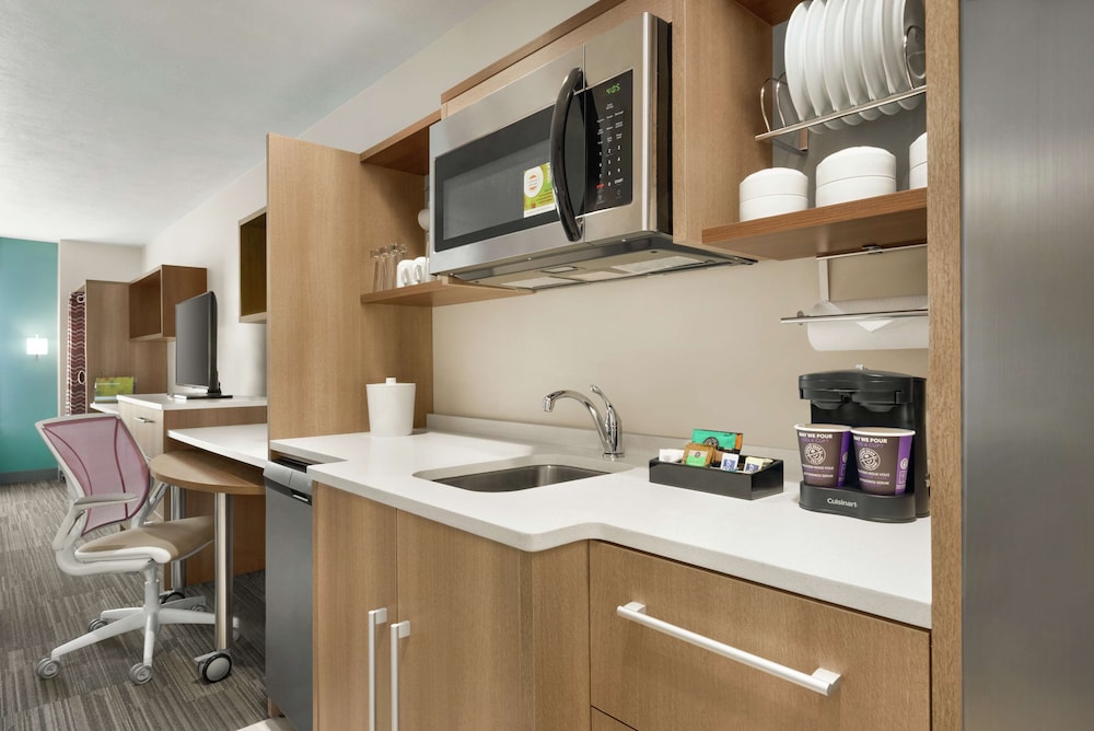 Home2 Suites by Hilton Bismarck - photo 11