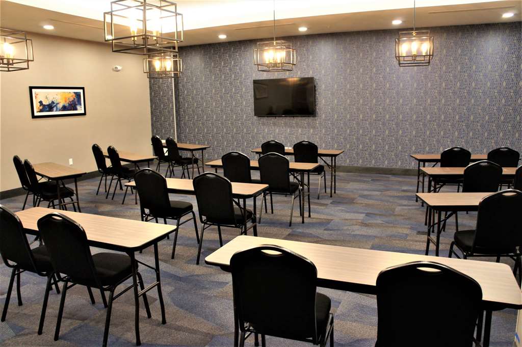 La Quinta Inn & Suites by Wyndham Marysville - photo 32