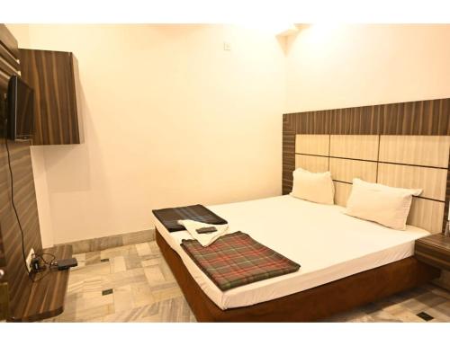 Hotel Arya - carbon neutral hotel in Varanasi