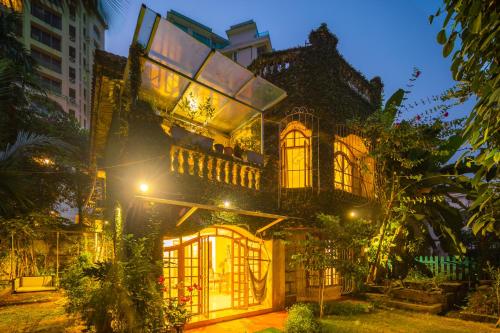 SaffronStays Birdsong 3BR pet friendly villa with lawns treetop terraces gazebo dining & tennis court