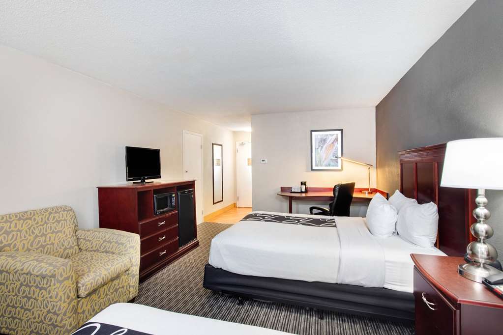 La Quinta Inn & Suites by Wyndham Indianapolis South - photo 18