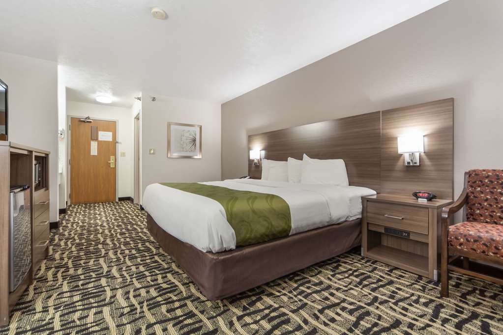 Quality Inn & Suites Omaha Chalco - photo 12