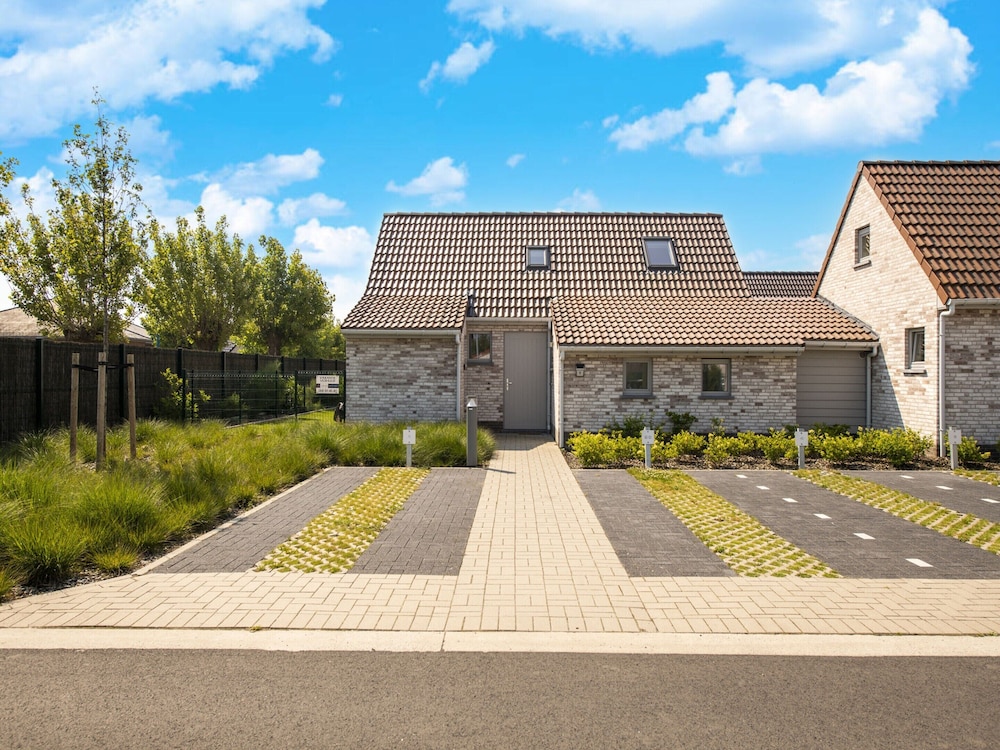 Holiday Home in Koksijde With Garden & Parking — 4-Star Luxury Hotel in Koksijde, Belgium