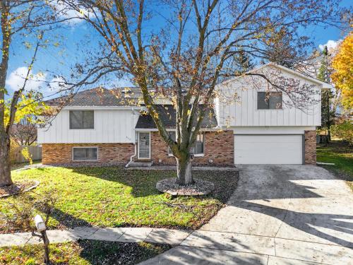 Parkside Getaway Spacious Six Bedroom Home for Families & Friends — 4-Star Luxury Hotel in Ames, United States