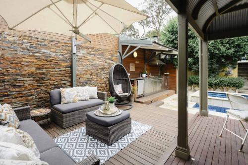 Luxurious Living With Fire Place Parking — Lower Plenty