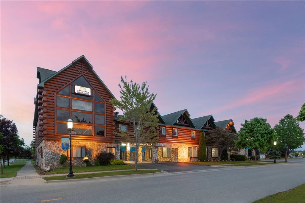 Days Inn By Wyndham Mackinaw City Bridgeview Area — Mackinaw