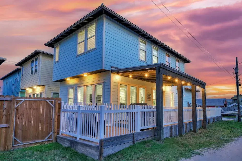 Pool Access Private Patio Living Near the Beach Seahorse Cove by AvantStay in Port Aransas, United States