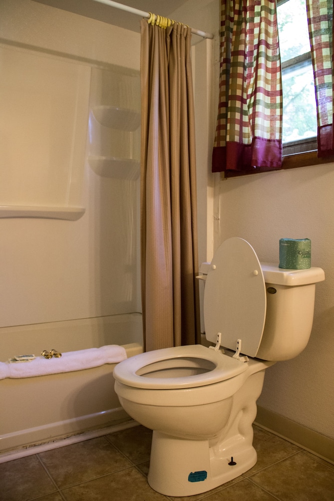 Fran Cove Motel - photo 23