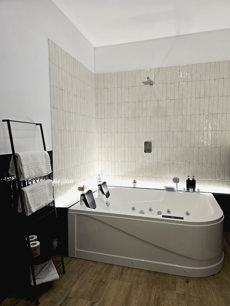 Ventuno Dei Luxury Suites San Giovanni — 4-Star Luxury Hotel in Rome, Italy